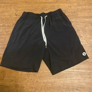 LIKE NEW men’s black Vuori shorts